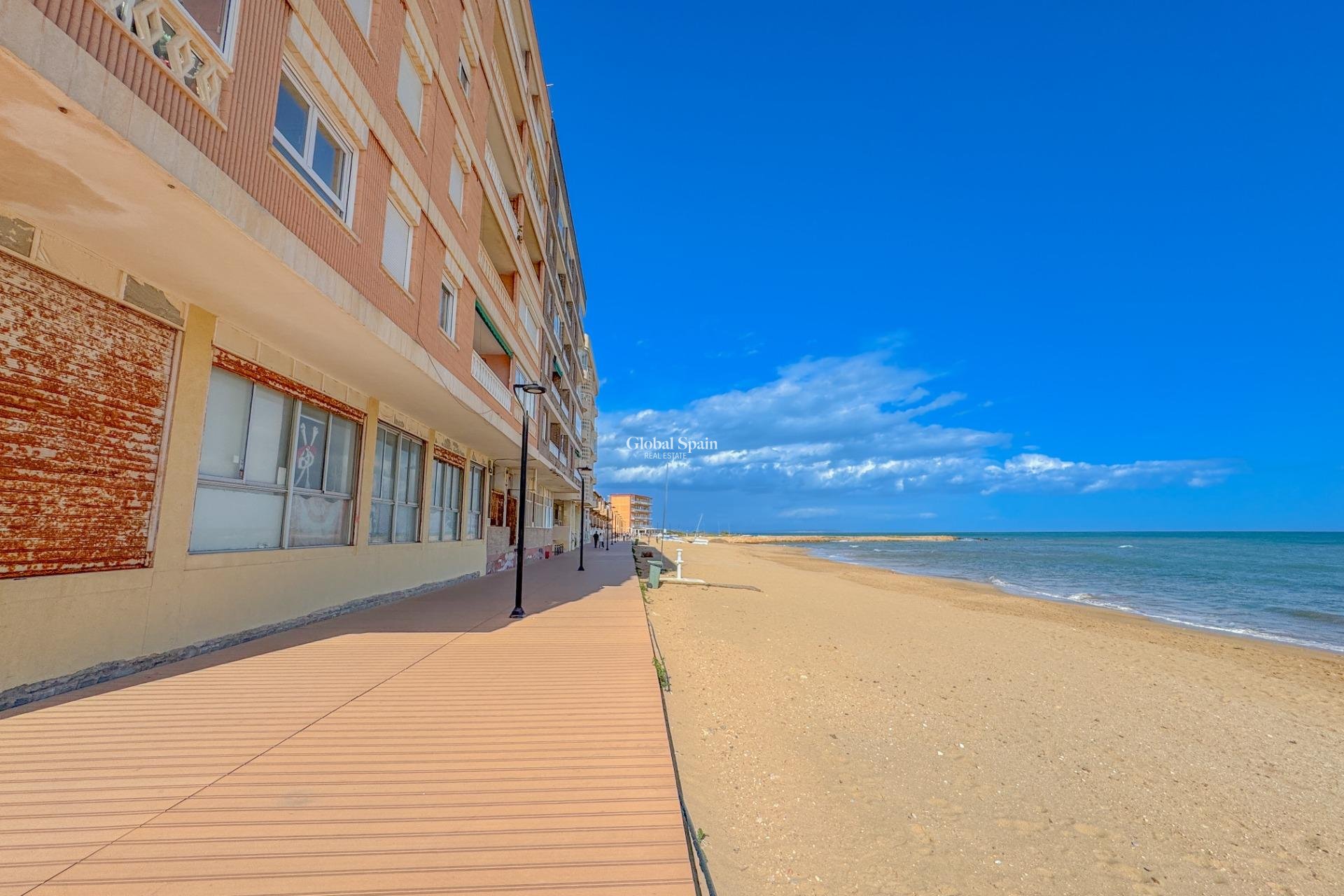 Resale - APARTMENT -
TORREVIEJA - La Mata pueblo