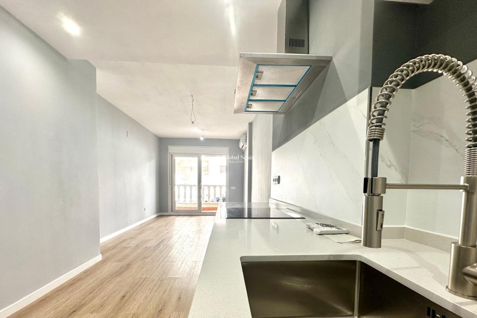 Resale - APARTMENT -
TORREVIEJA - La Mata pueblo