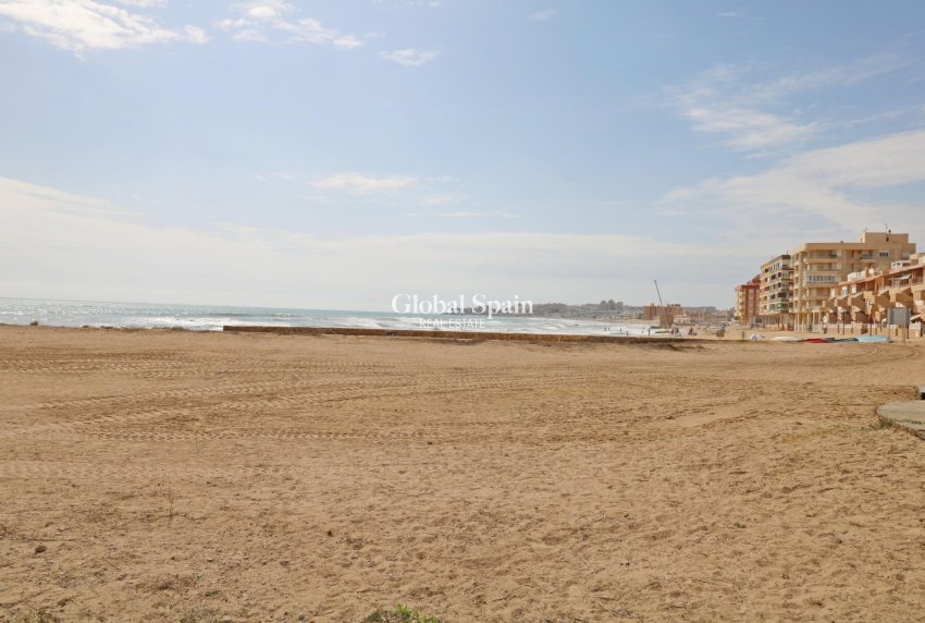 Resale - APARTMENT -
TORREVIEJA - La Mata pueblo