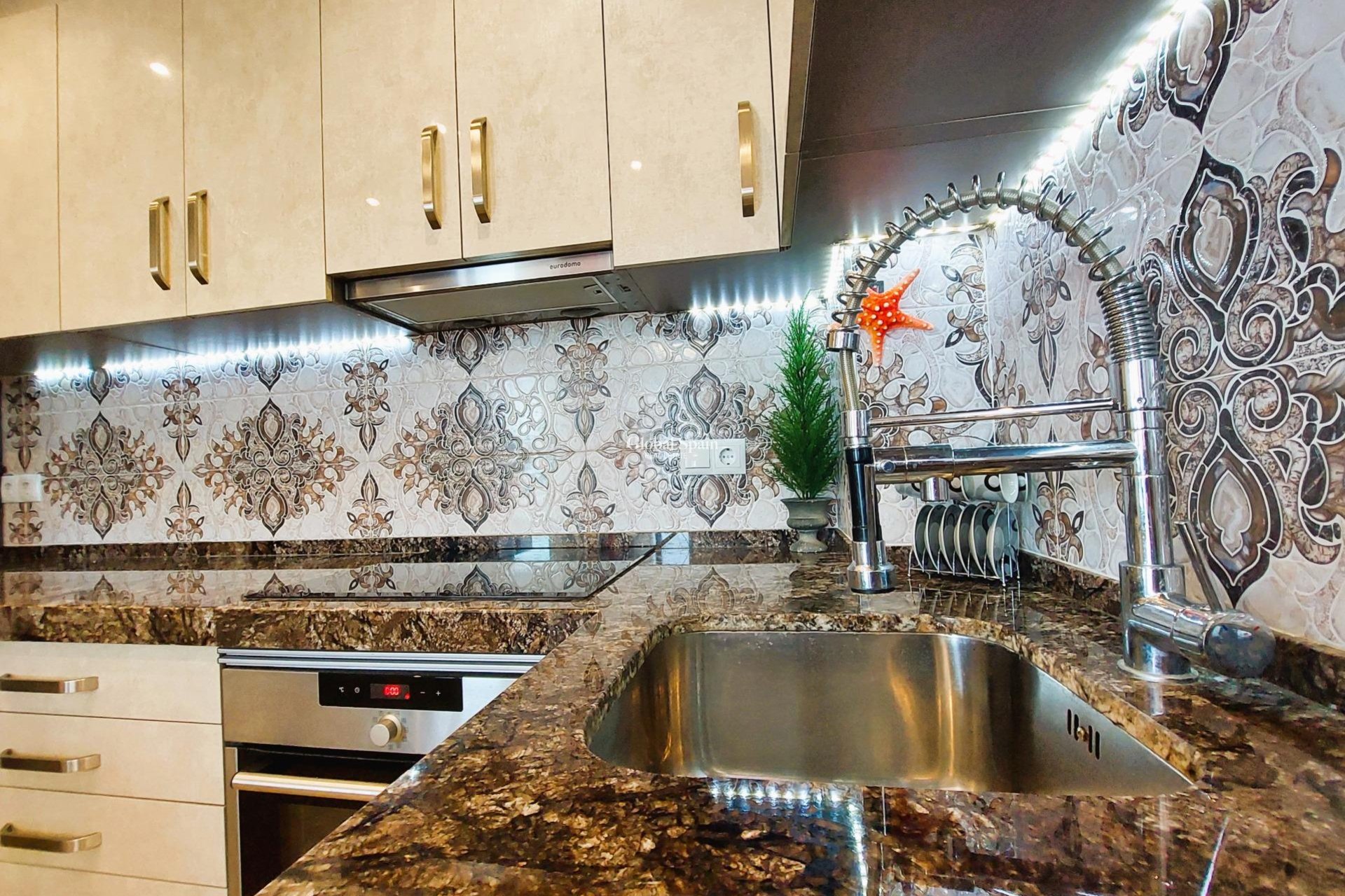 Resale - Apartment -
TORREVIEJA - La Mata