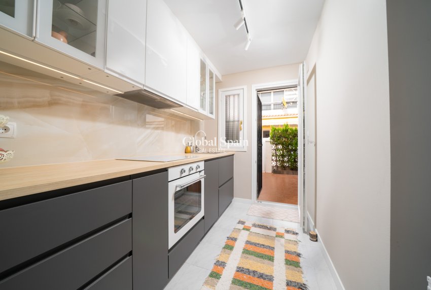 Resale - APARTMENT -
TORREVIEJA - La Mata