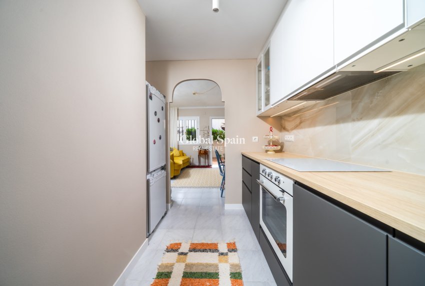 Resale - APARTMENT -
TORREVIEJA - La Mata