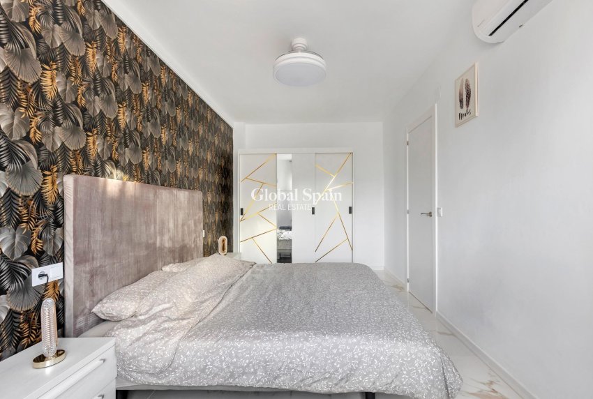 Resale - APARTMENT -
TORREVIEJA - La Mata