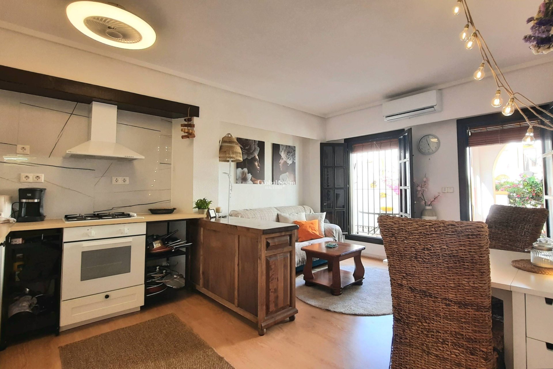 Resale - APARTMENT -
TORREVIEJA - La Mata