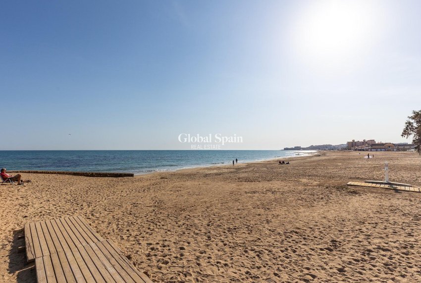 Resale - APARTMENT -
TORREVIEJA - La Mata