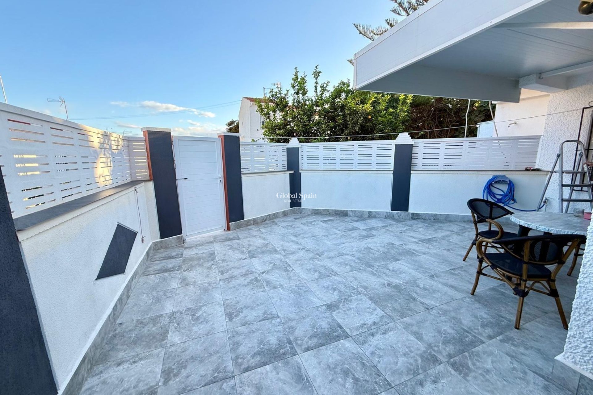 Resale - APARTMENT -
TORREVIEJA - La Siesta - El Salado - Torreta