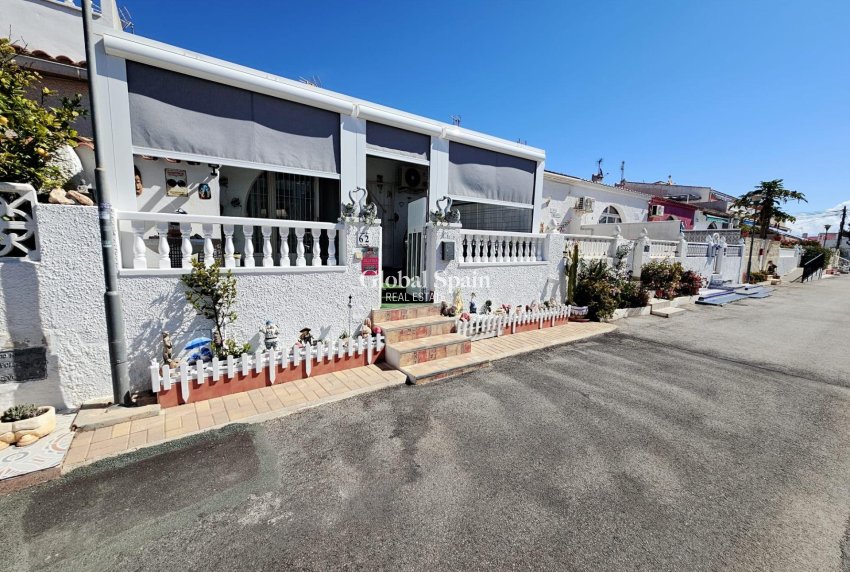 Resale - APARTMENT -
TORREVIEJA - La Siesta - El Salado - Torreta