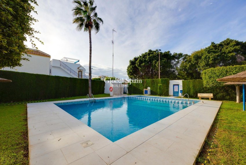 Resale - APARTMENT -
TORREVIEJA - La Siesta - El Salado - Torreta
