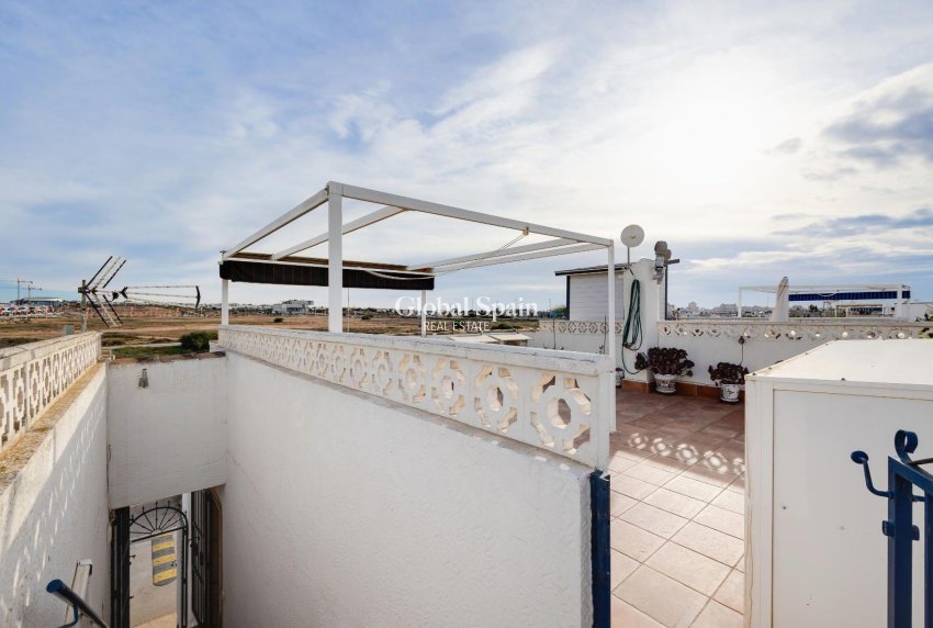 Resale - APARTMENT -
TORREVIEJA - La Siesta - El Salado - Torreta