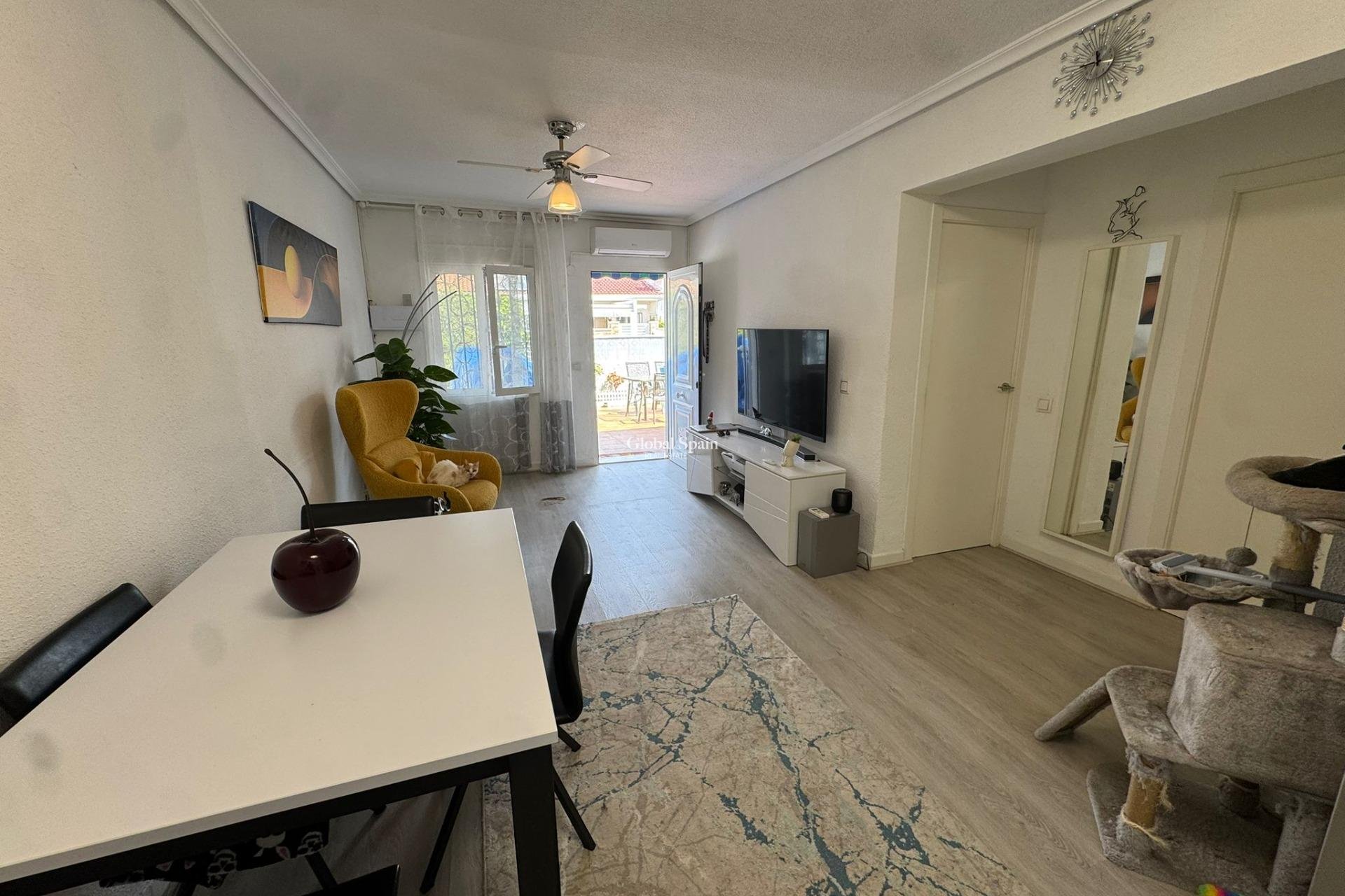Resale - APARTMENT -
TORREVIEJA - La Siesta - El Salado - Torreta