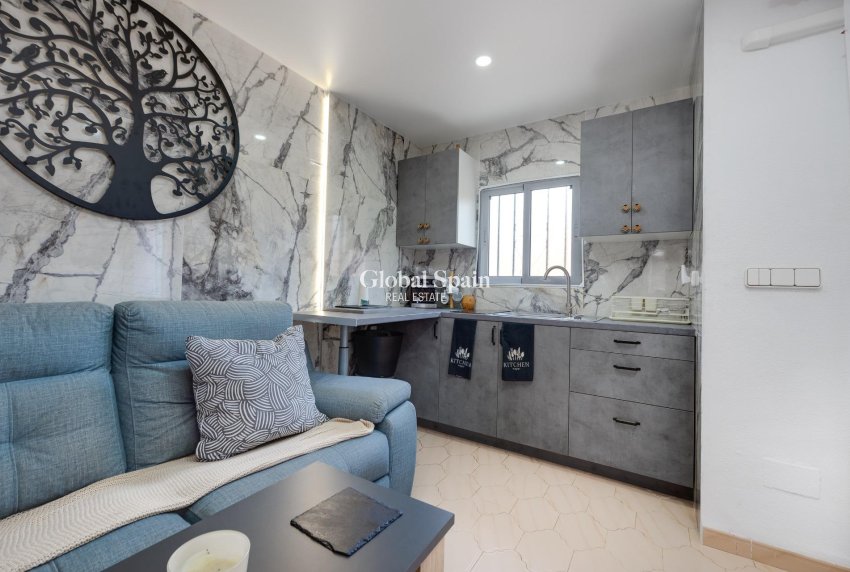 Resale - APARTMENT -
TORREVIEJA - La Siesta - El Salado - Torreta
