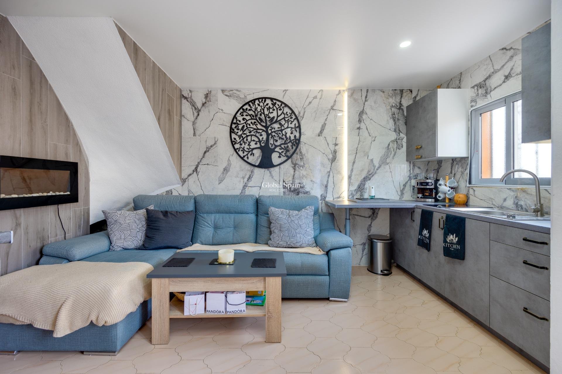 Resale - APARTMENT -
TORREVIEJA - La Siesta - El Salado - Torreta