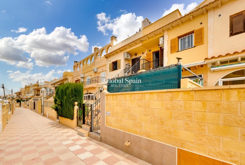 Resale - APARTMENT -
TORREVIEJA - La Siesta - El Salado - Torreta