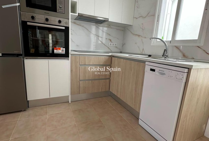Resale - APARTMENT -
TORREVIEJA - La Siesta - El Salado - Torreta