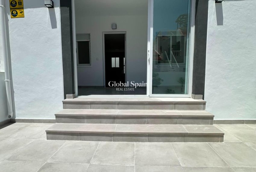 Resale - APARTMENT -
TORREVIEJA - La Siesta - El Salado - Torreta