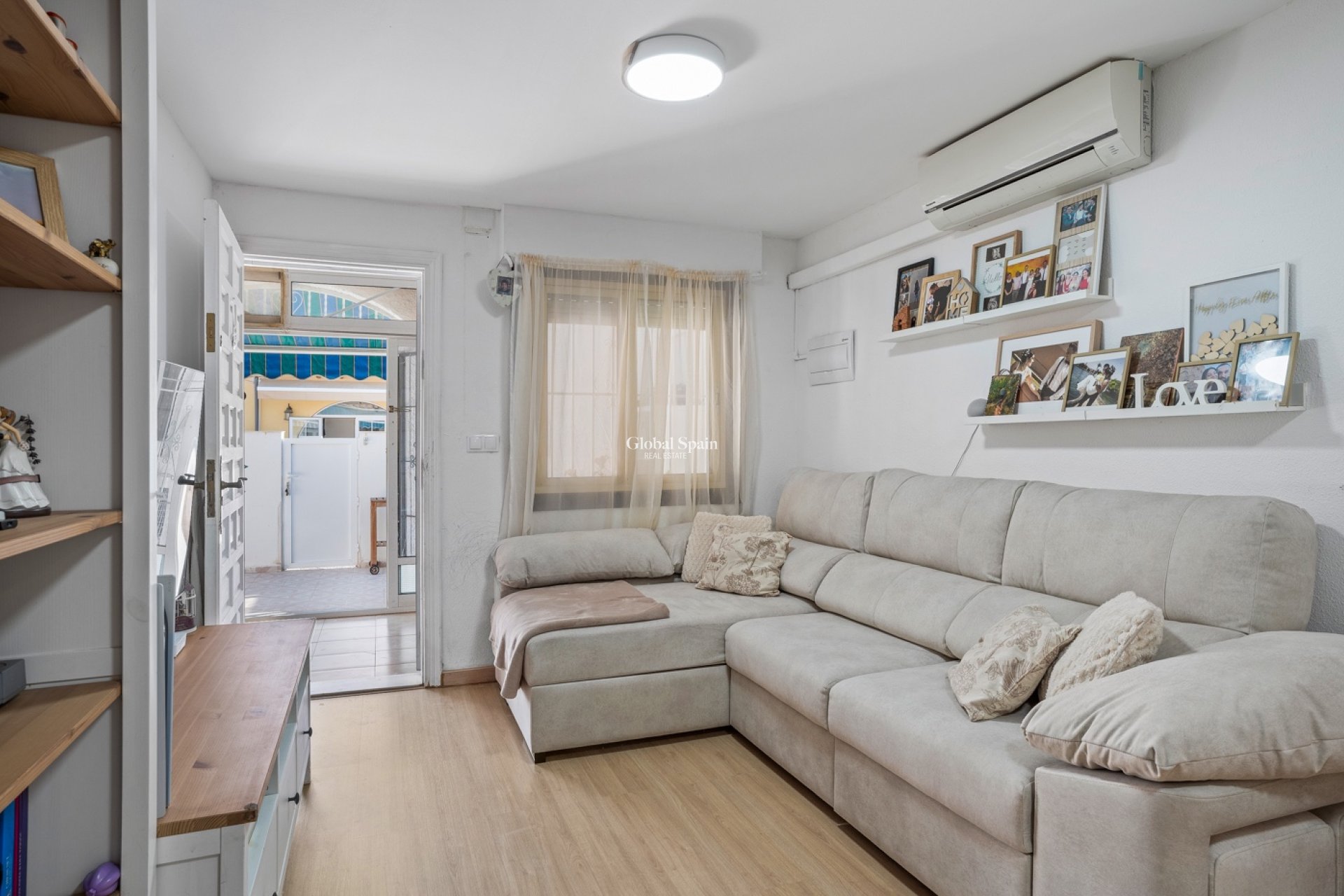 Resale - APARTMENT -
TORREVIEJA - La Siesta