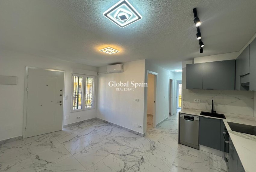 Resale - APARTMENT -
TORREVIEJA - La Veleta