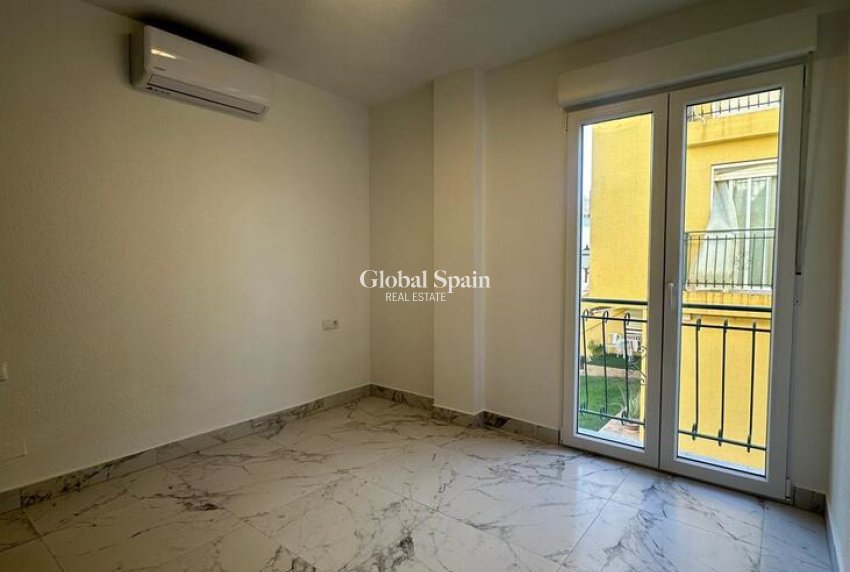 Resale - APARTMENT -
TORREVIEJA - La Veleta
