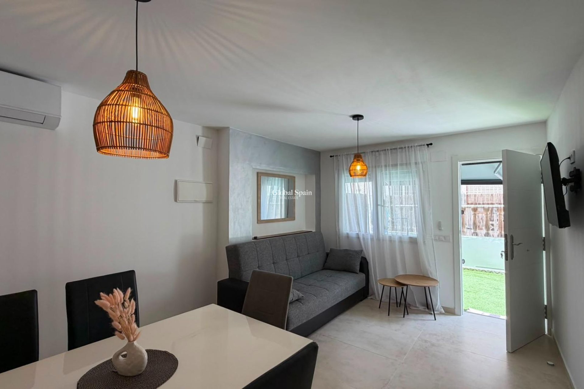 Resale - APARTMENT -
TORREVIEJA - La Veleta