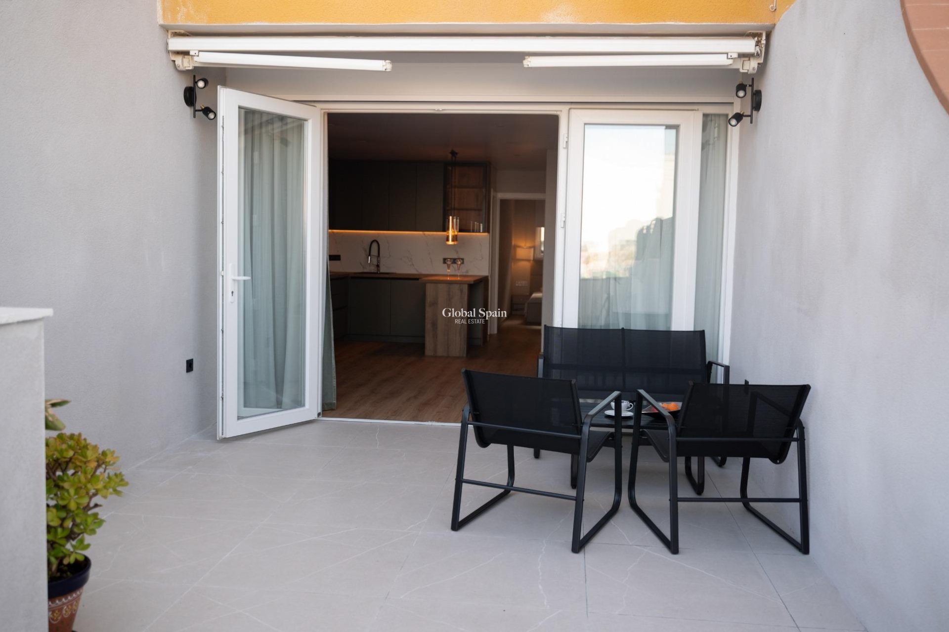 Resale - APARTMENT -
TORREVIEJA - La Veleta