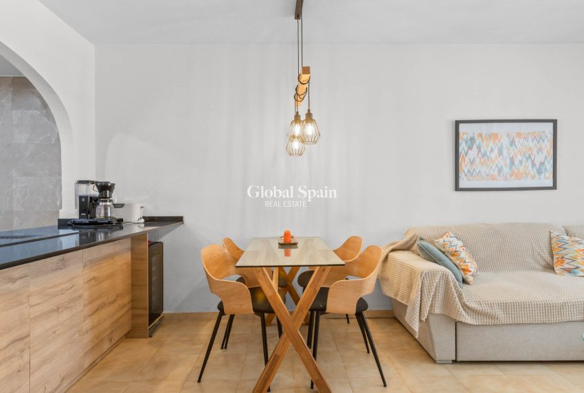 Resale - APARTMENT -
TORREVIEJA - Lago jardin