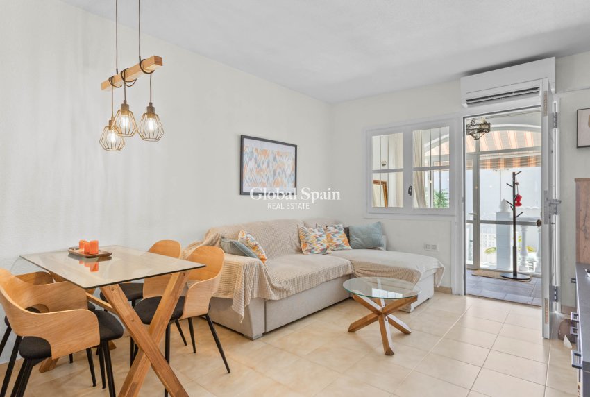 Resale - APARTMENT -
TORREVIEJA - Lago jardin