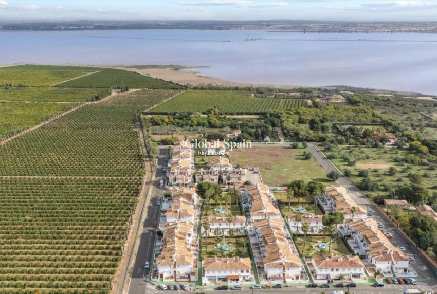 Resale - Apartment -
TORREVIEJA - Lago jardin