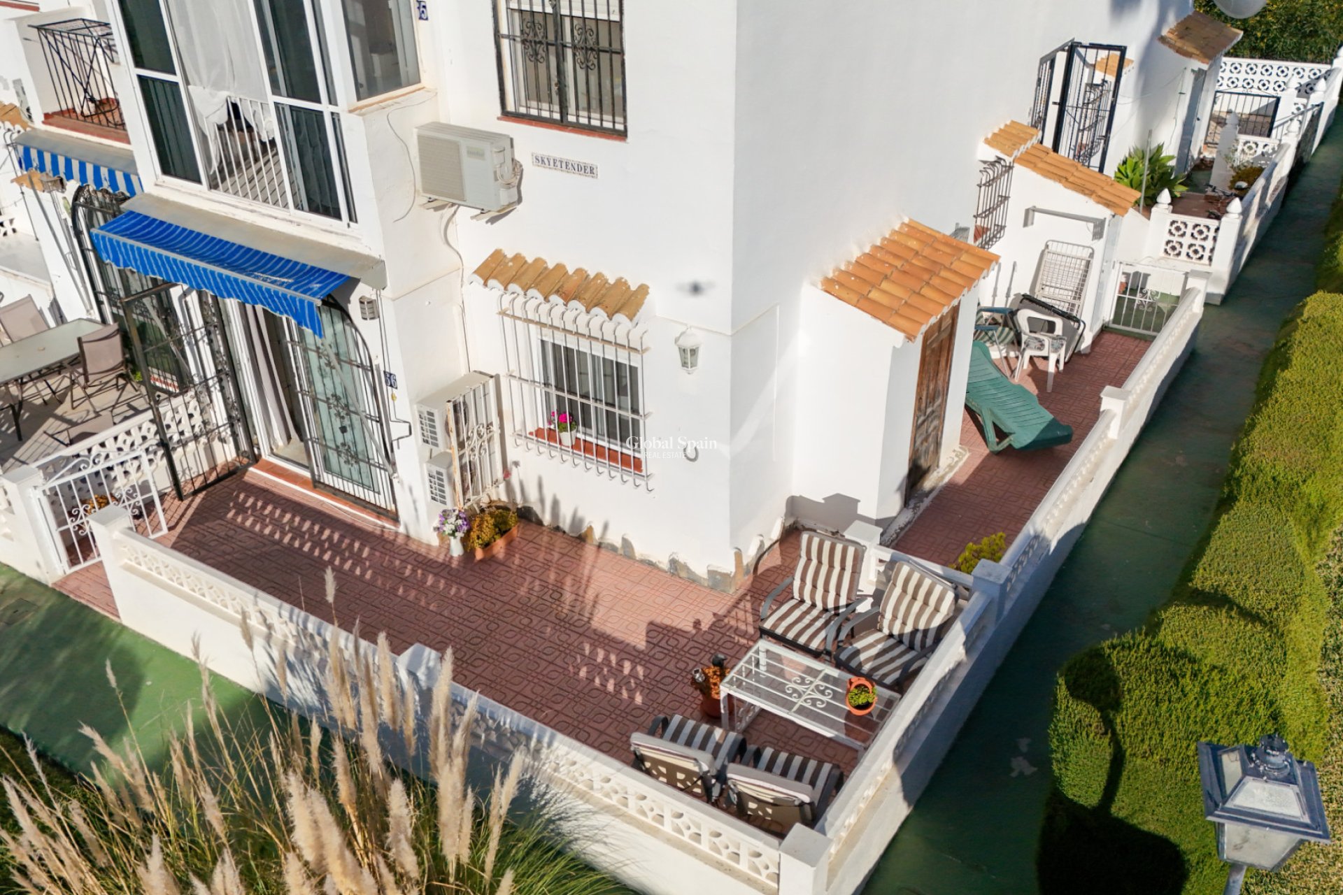 Resale - APARTMENT -
TORREVIEJA - Lago jardin