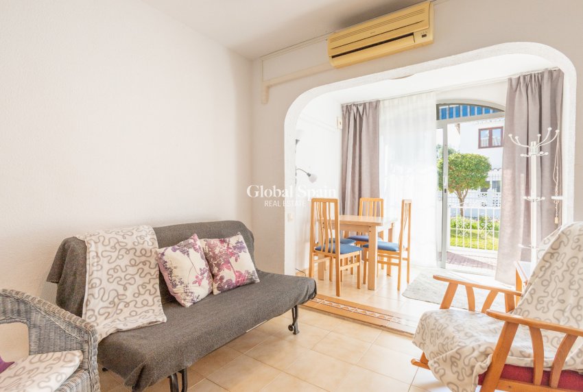 Resale - APARTMENT -
TORREVIEJA - Lago jardin