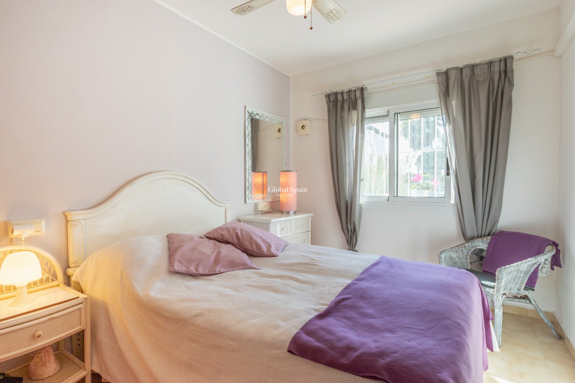 Resale - APARTMENT -
TORREVIEJA - Lago jardin