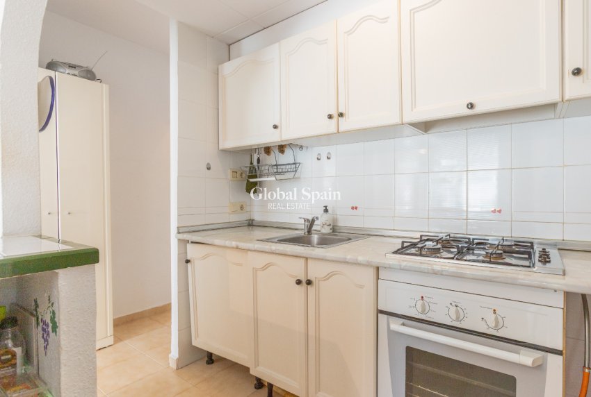 Resale - APARTMENT -
TORREVIEJA - Lago jardin