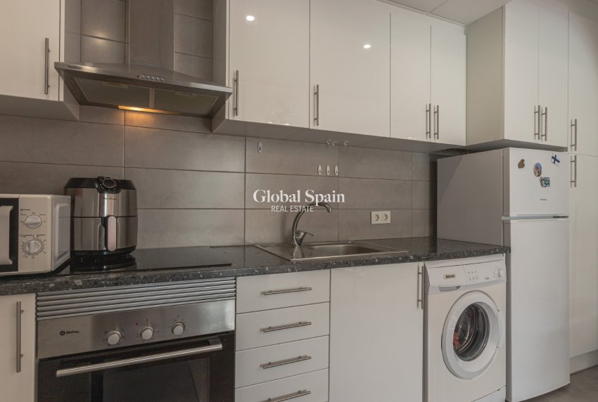 Resale - APARTMENT -
TORREVIEJA - Lago jardin