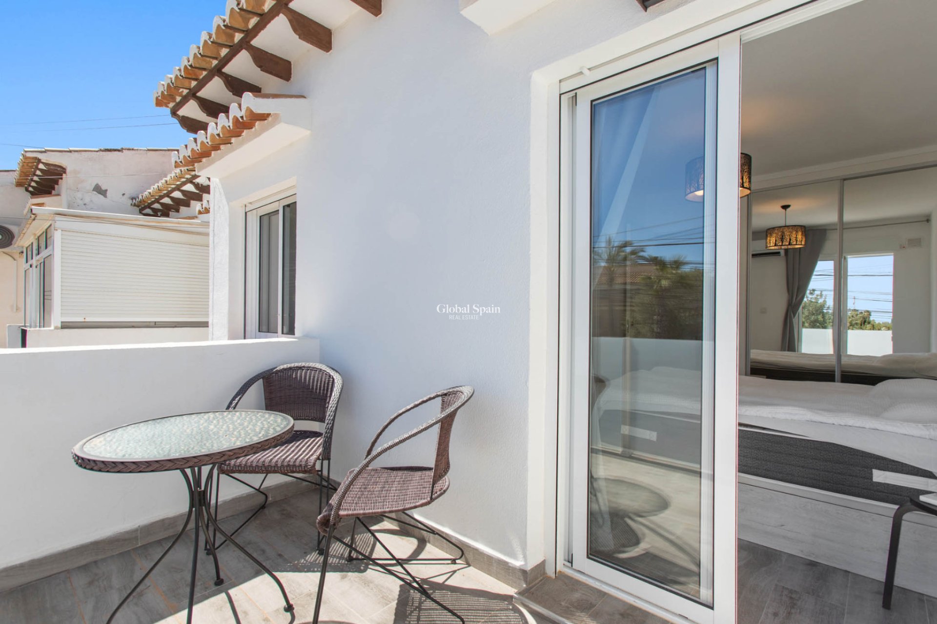 Resale - APARTMENT -
TORREVIEJA - Lago jardin