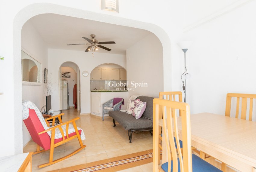 Resale - APARTMENT -
TORREVIEJA - Lago jardin
