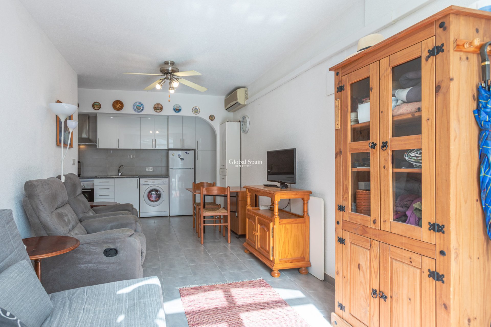 Resale - APARTMENT -
TORREVIEJA - Lago jardin