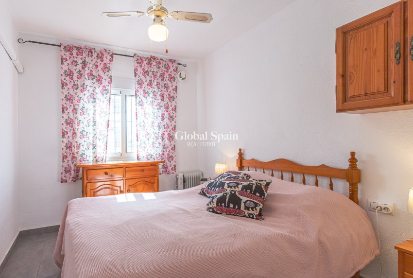 Resale - APARTMENT -
TORREVIEJA - Lago jardin