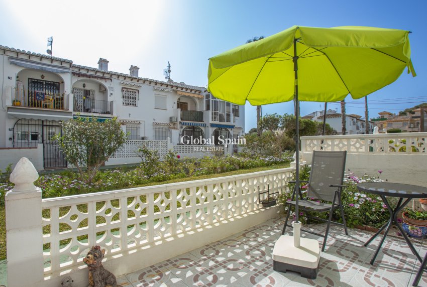 Resale - APARTMENT -
TORREVIEJA - Lago jardin