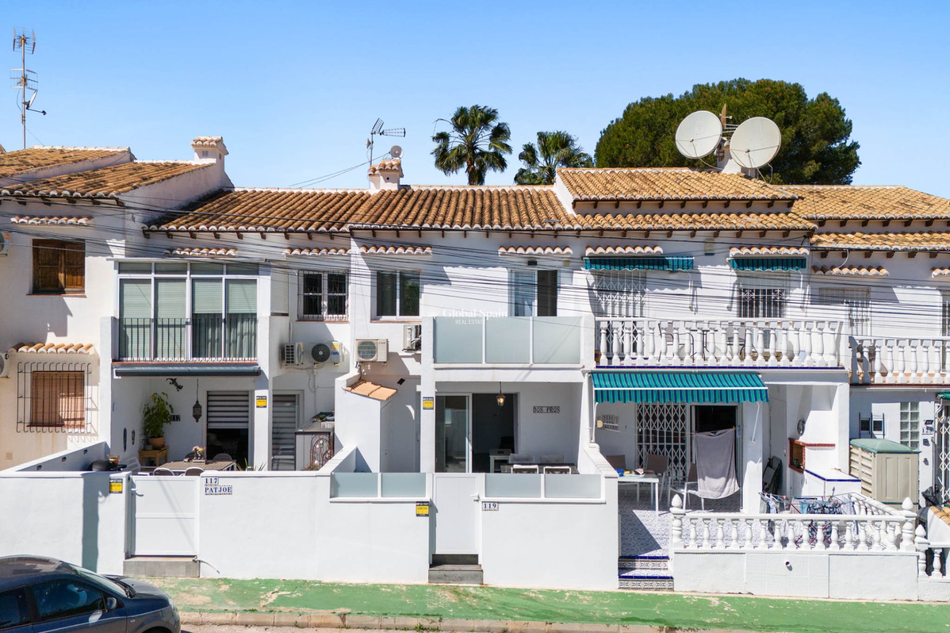 Resale - APARTMENT -
TORREVIEJA - Lago jardin