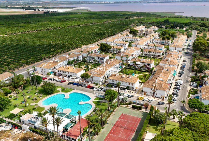 Resale - APARTMENT -
TORREVIEJA - Lago jardin