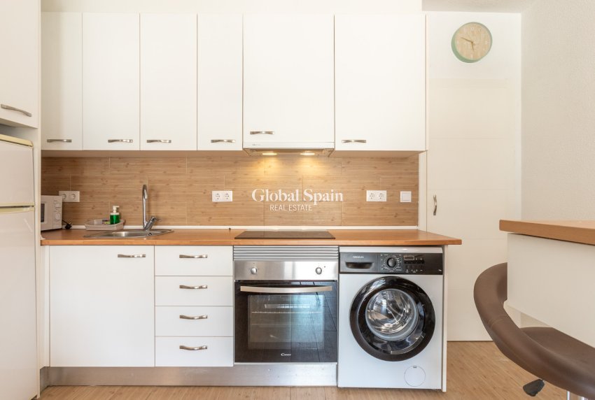 Resale - APARTMENT -
TORREVIEJA - Lago jardin