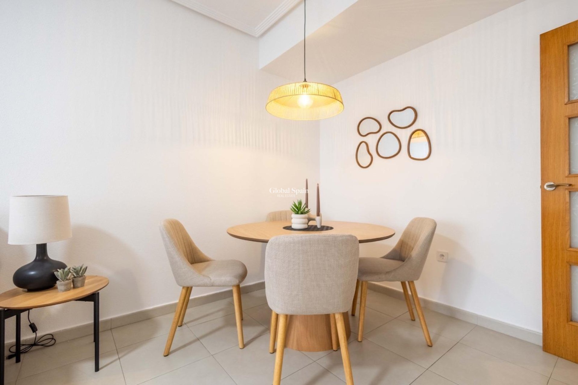 Resale - APARTMENT -
TORREVIEJA - Las calas