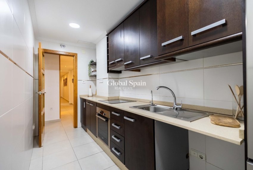 Resale - APARTMENT -
TORREVIEJA - Las calas