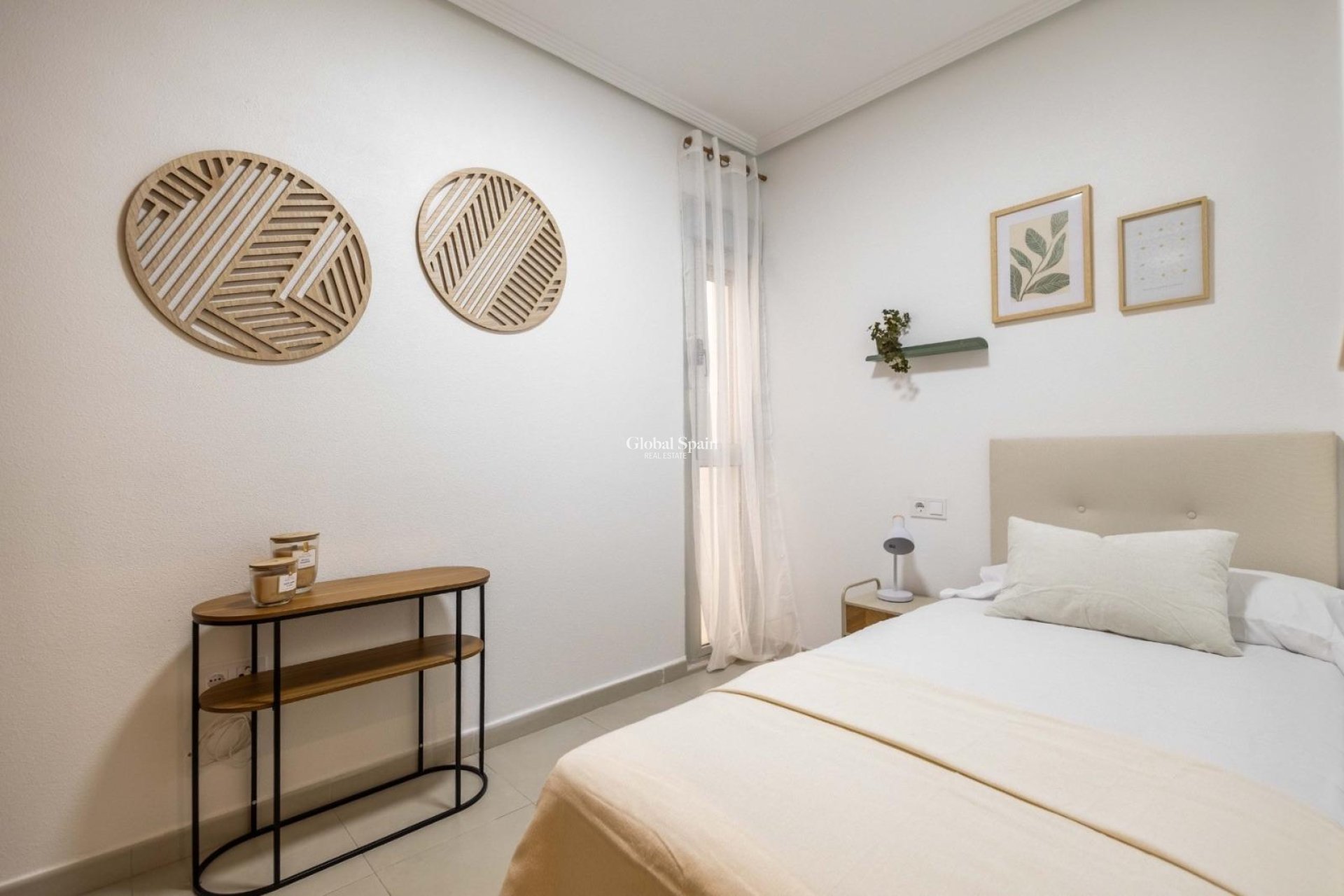 Resale - APARTMENT -
TORREVIEJA - Las calas