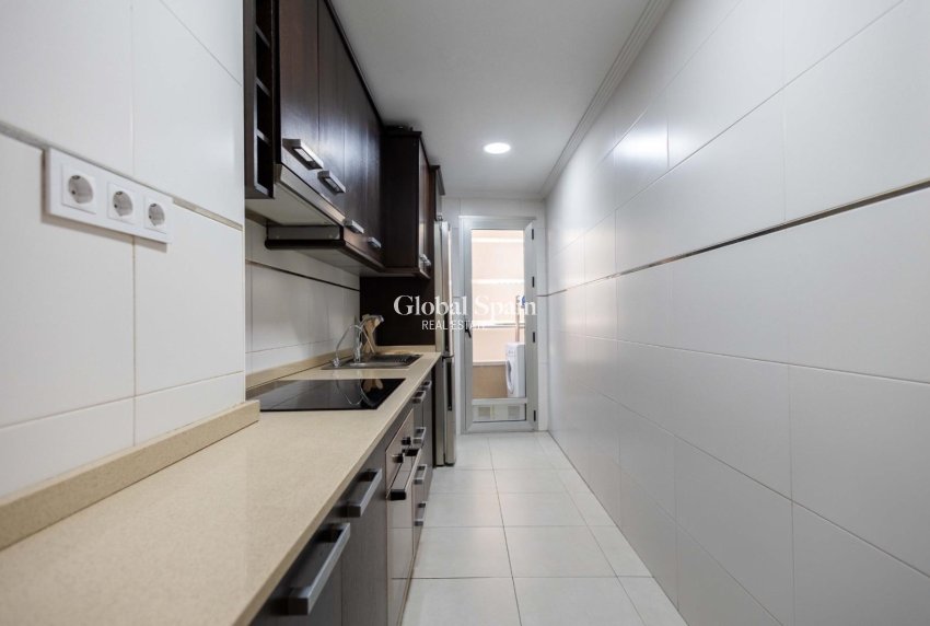 Resale - APARTMENT -
TORREVIEJA - Las calas