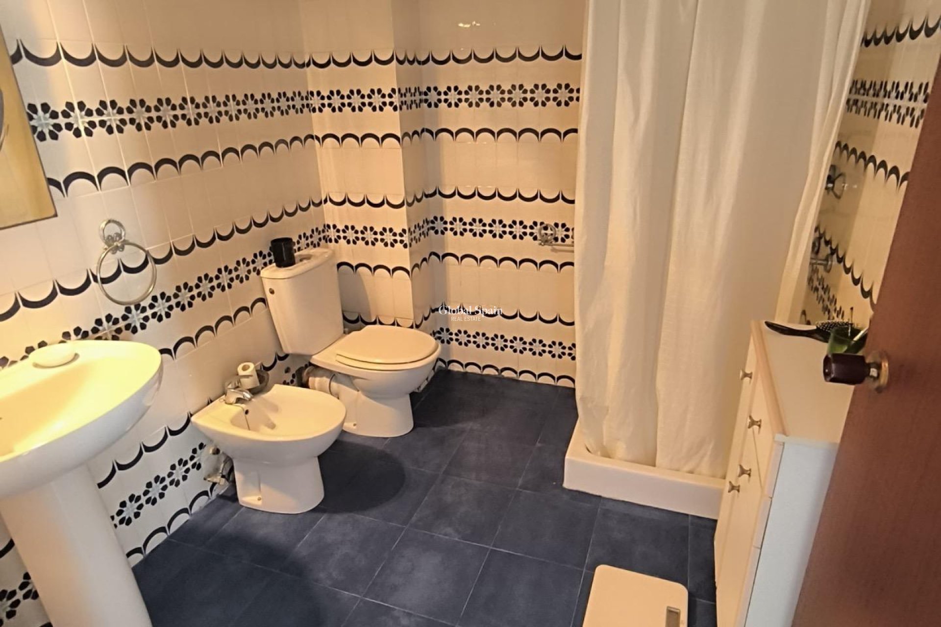 Resale - APARTMENT -
TORREVIEJA - Las Piscinas Naturales