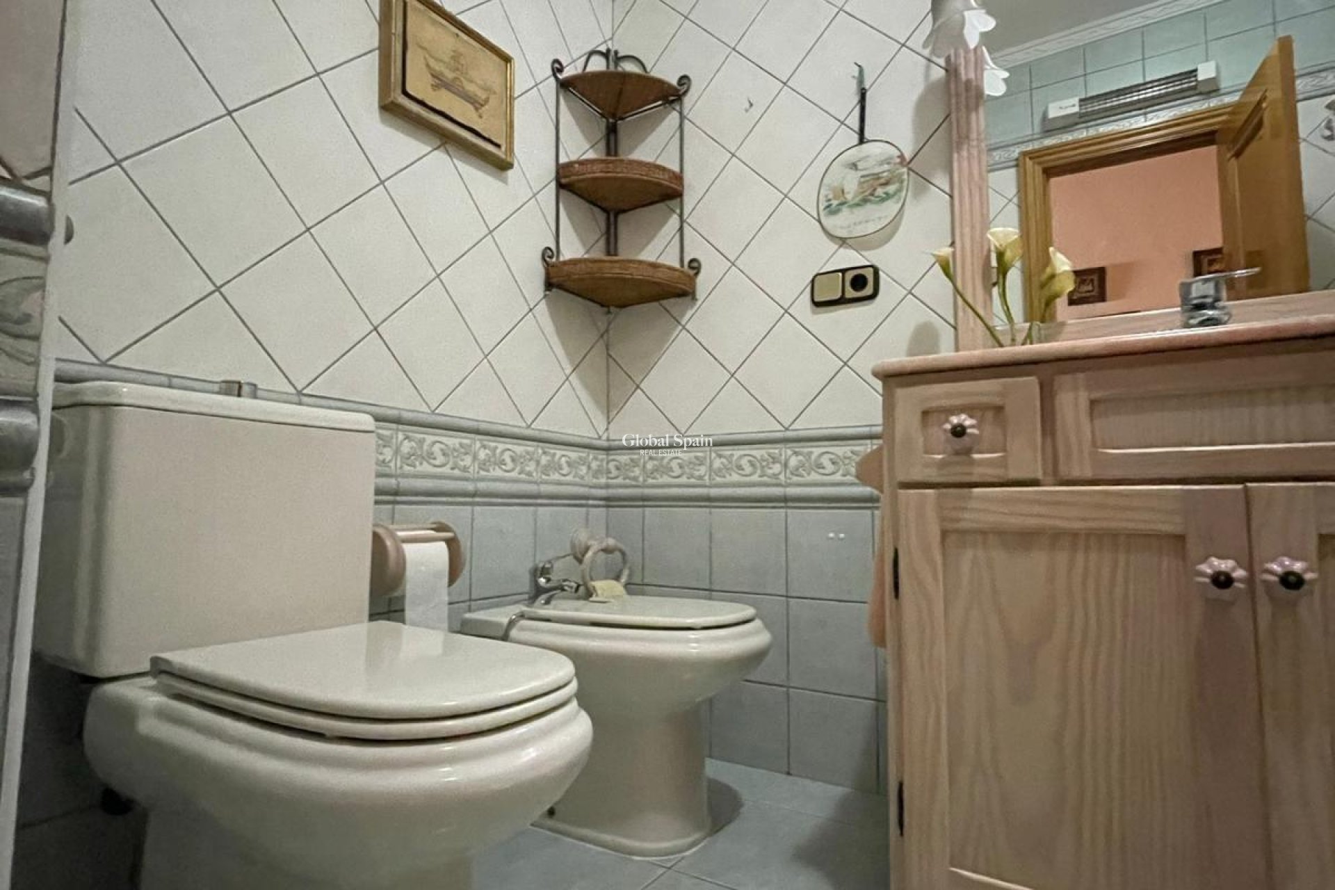 Resale - APARTMENT -
TORREVIEJA - Las Piscinas Naturales