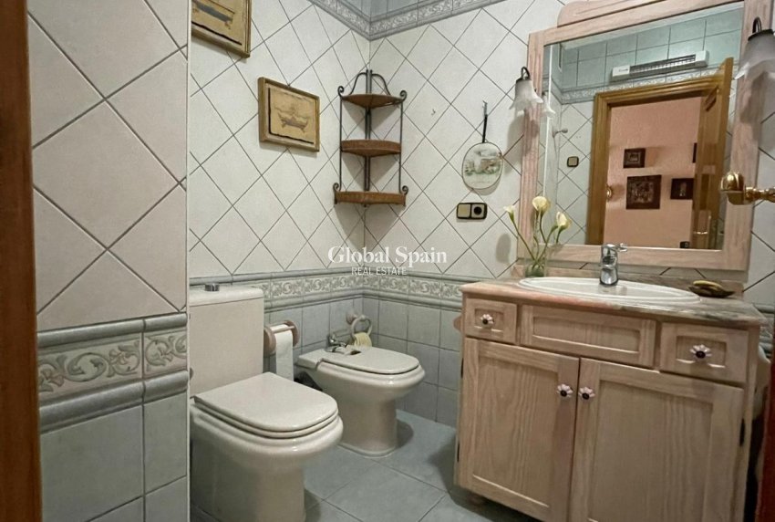 Resale - APARTMENT -
TORREVIEJA - Las Piscinas Naturales