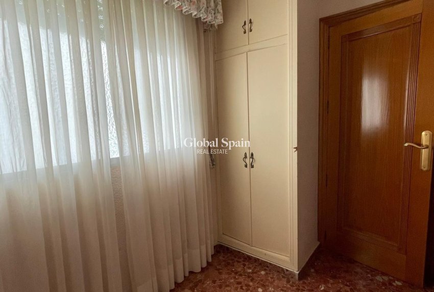 Resale - APARTMENT -
TORREVIEJA - Las Piscinas Naturales