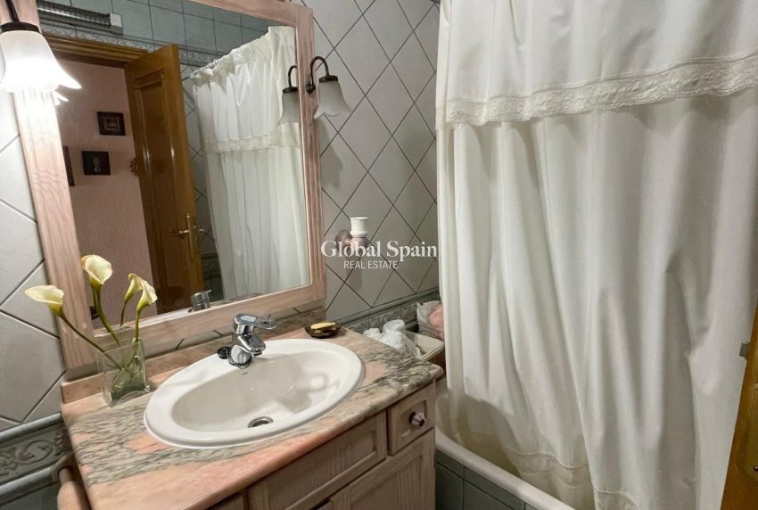 Resale - APARTMENT -
TORREVIEJA - Las Piscinas Naturales