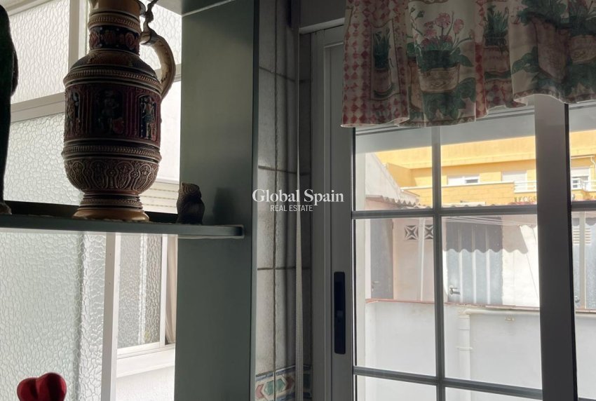 Resale - APARTMENT -
TORREVIEJA - Las Piscinas Naturales